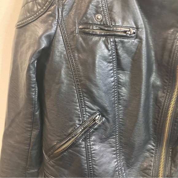 FREE PEOPLE Sz S Vegan Quilted Shoulder & Lining Zipper Snap Closure Moto Jacket - Picture 3 of 16